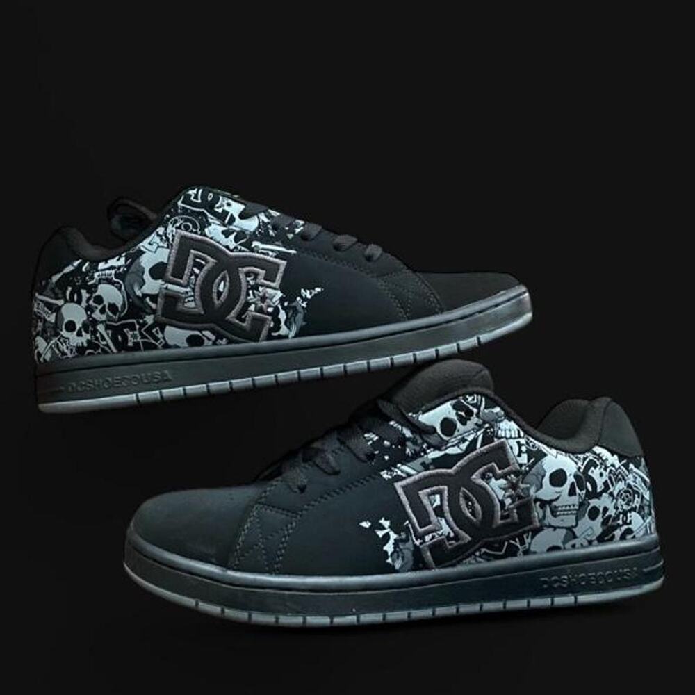 Dc shoes skull graphic shoes